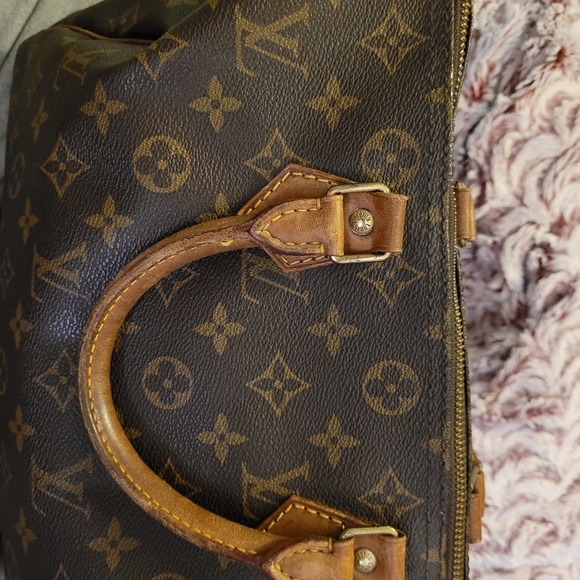 EMT Louis Vuitton vintage speedy 30 all LV ❤️s should have one - Picture 6 of 16